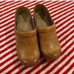 Dansko Tan Professional Clogs (size 7 or 37)